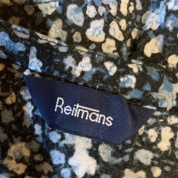 Reitmans blouse with buttons up front and tied just under breast. Size M - Picture 4 of 4